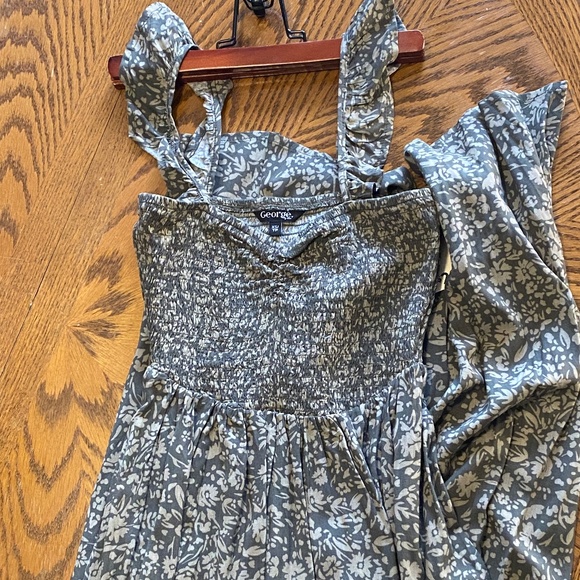 George Floral Ruched Midi Dress - Picture 2 of 10